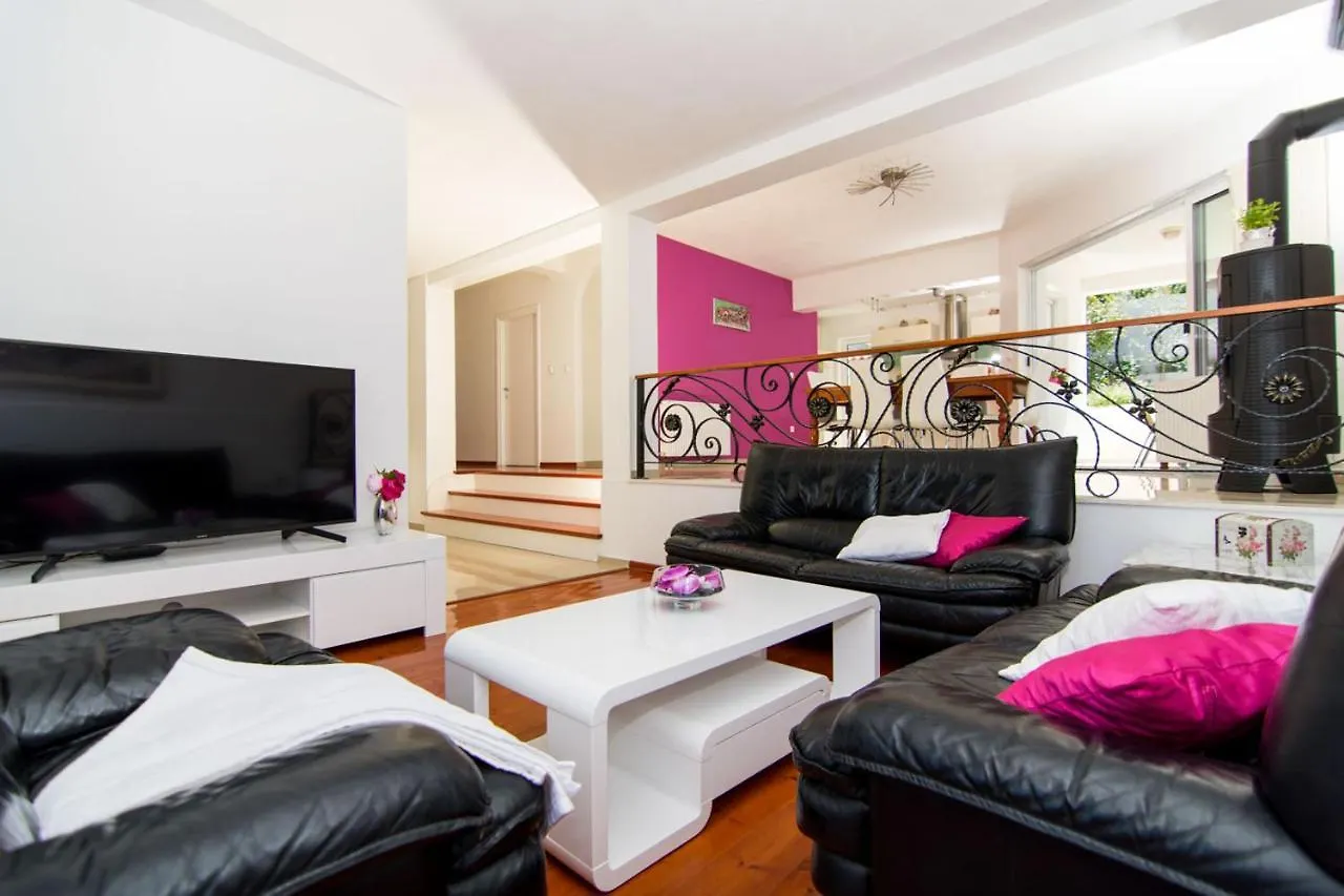 Apartmani Kristina Seget Vranjica 0*,