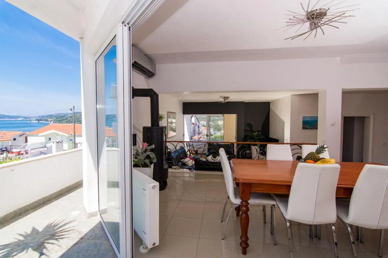 Apartmani Kristina Seget Vranjica 0*,
