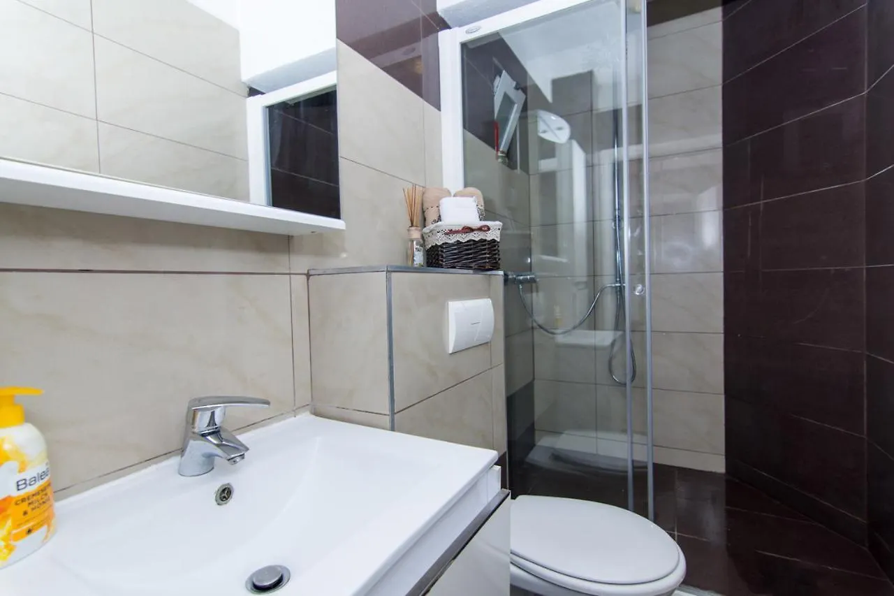Apartmani Kristina Seget Vranjica 0*,